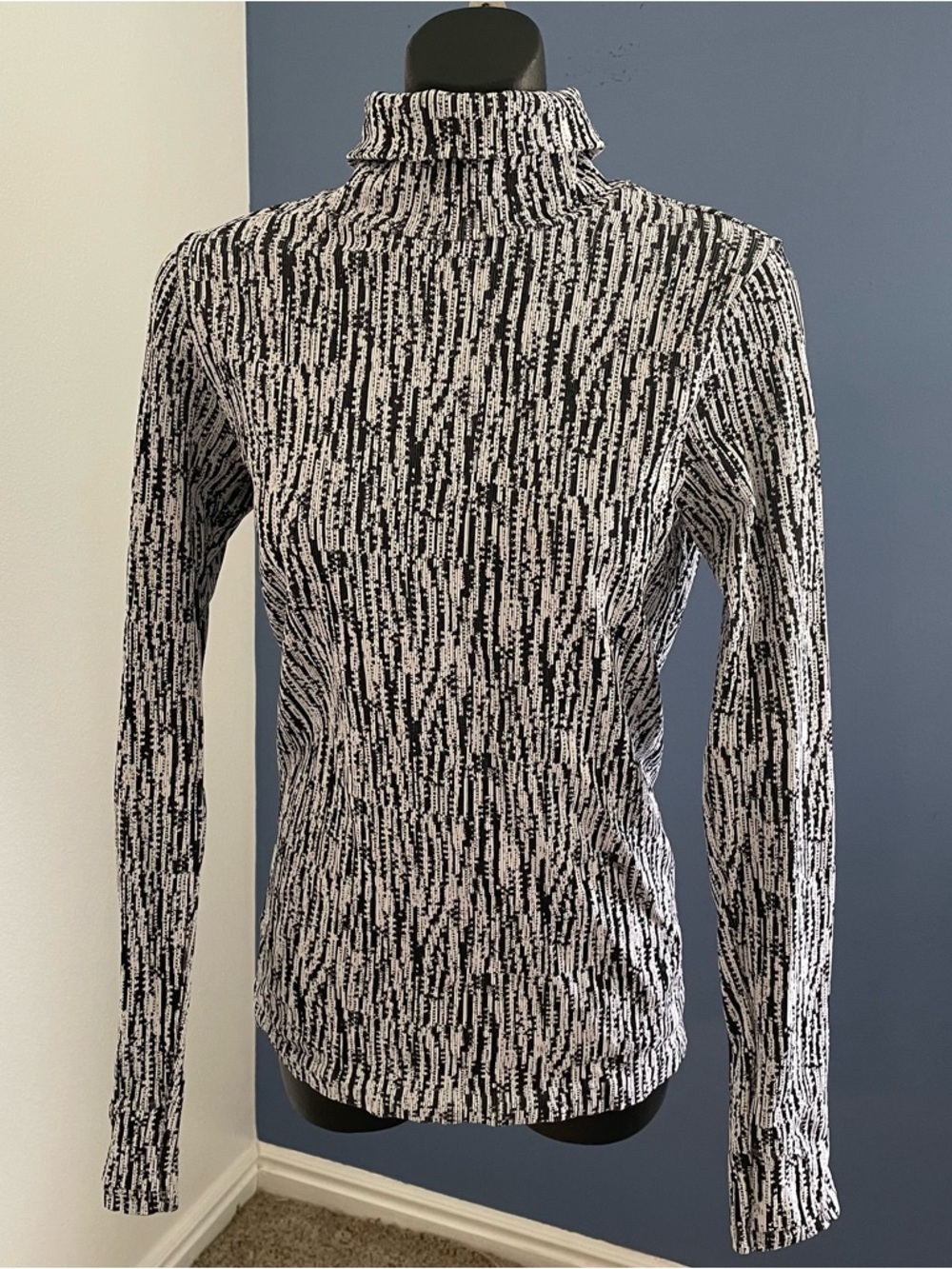 Athleta Black and White Patterned Turtleneck Long Sleeve Top